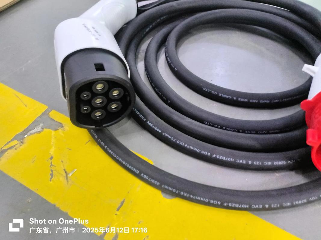CCE to Type2连接器 汽车电器配件中的充电桥梁与充电桩厂家的关键选择
